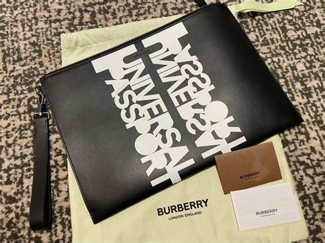 universal passport Burberry